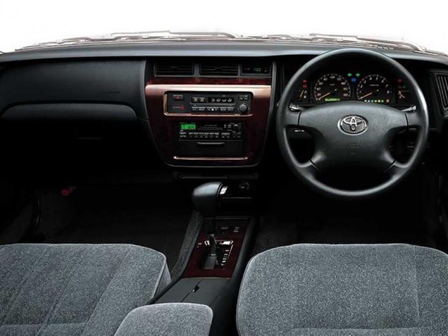  Toyota Crown Sedan 2001 года  (фото 4 из 6)